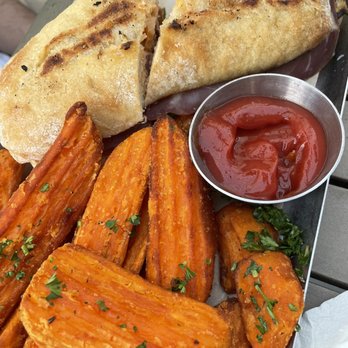 Lake Park Diner - New American Near Me - Naples, Florida