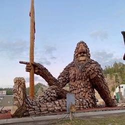 Dahl's Chainsaw Art - Sexy pose