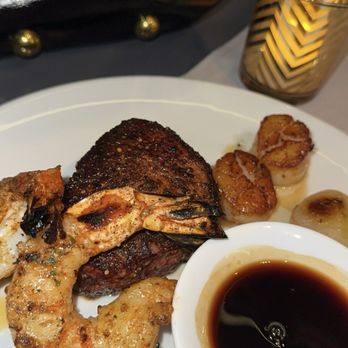 21 Club - Filet with shrimp and scallop with red wine sauce - Seafood Near Me - Niagara Falls, Ontario 21 Club - Filet with shrimp and scallop with red wine sauce - Seafood Near Me - Niagara Falls, Ontario