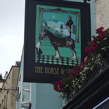 Horse & Groom - Outside behind Queen Victoria Statue. Good views of Windsor Castle - Pubs Near Me - Windsor, WNM Horse & Groom - Outside behind Queen Victoria Statue. Good views of Windsor Castle - Pubs Near Me - Windsor, WNM