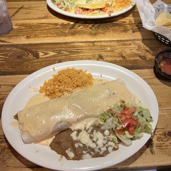 No Way Jose's Cantina - Joses Mucho Grande Combo Chicken Fajita Burrito - Mexican Near Me - Pigeon Forge, Tennessee No Way Jose's Cantina - Joses Mucho Grande Combo Chicken Fajita Burrito - Mexican Near Me - Pigeon Forge, Tennessee