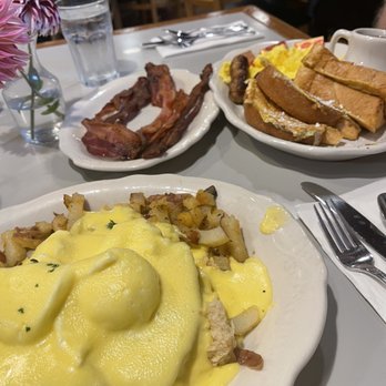 Maltby Cafe - Eggs Benedict, French Toast and a side of bacon - American Near Me - Snohomish, Washington Maltby Cafe - Eggs Benedict, French Toast and a side of bacon - American Near Me - Snohomish, Washington