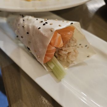 Akami Sushi - Salmon handroll wity soy paper - Sushi Bars Near Me - Arcadia, California