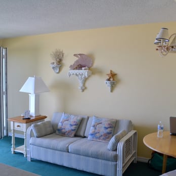 Tuckaway Shores Resort - Living room - Hotels Near Me - Indialantic, Florida