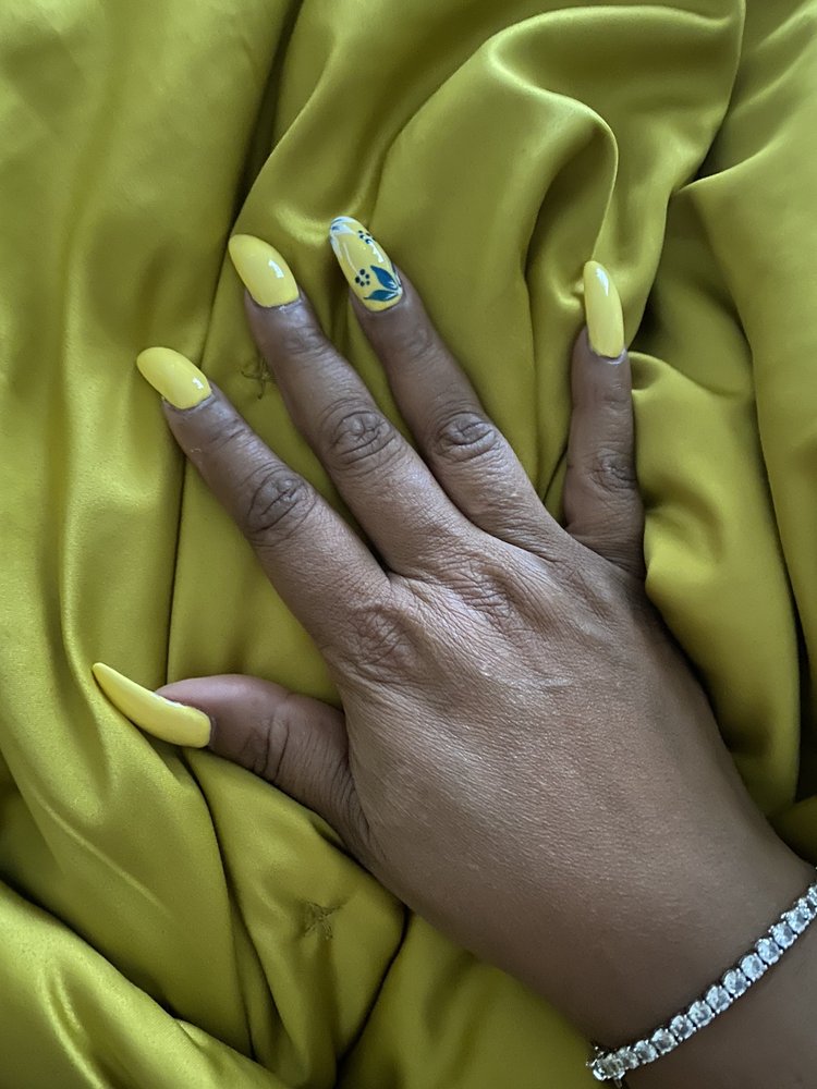 REGAL NAILS, SALON & SPA Updated September 2024 705 Middletown