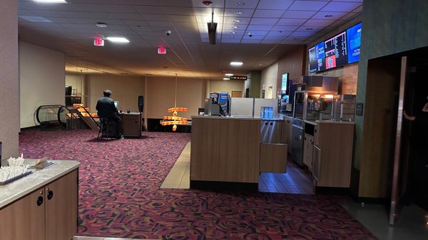 Cinemark Century North Hollywood and XD by null