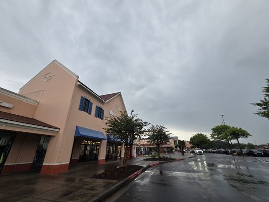 lululemon North Georgia Premium Outlets by null