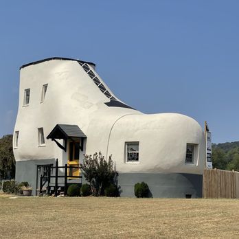 Haines Shoe House - a house made of a shoe - Ice Cream & Frozen Yogurt Near Me - York, Pennsylvania Haines Shoe House - a house made of a shoe - Ice Cream & Frozen Yogurt Near Me - York, Pennsylvania