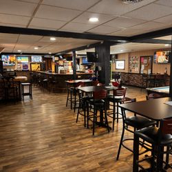 DJ’s Dugout Sports Club - Bar
