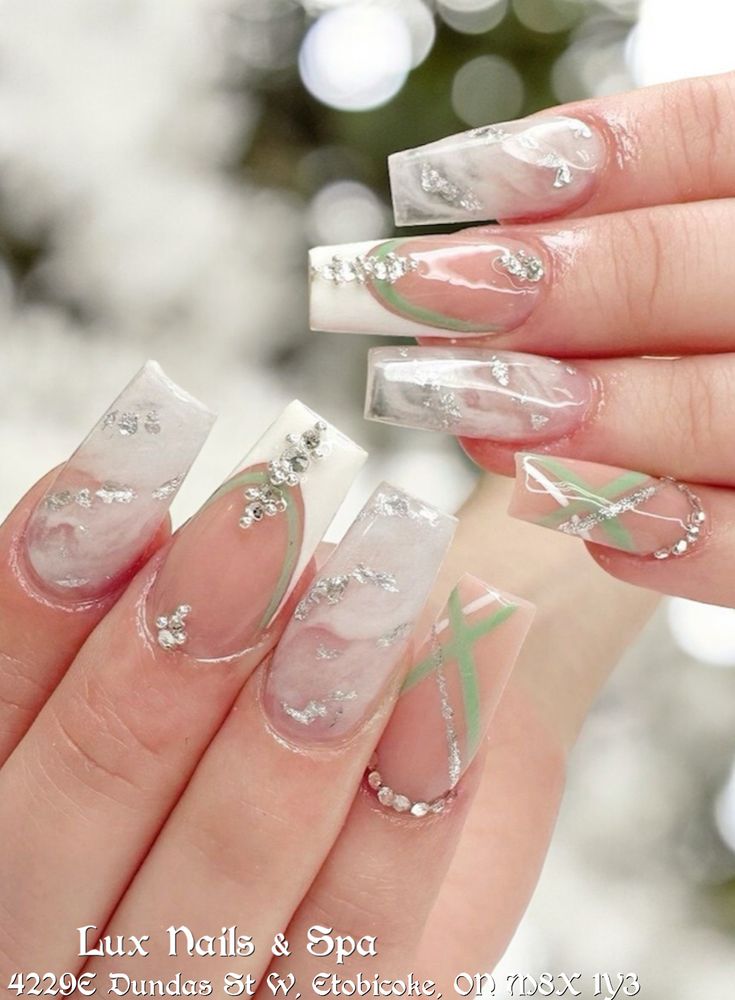 Lux Nails & Spa Logo