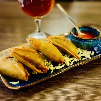 Aung Burma - Samosa. No not like the Girl Scout cookies you big dummy - Burmese Near Me - Concord, California