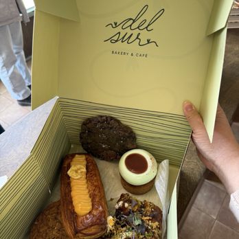 Del Sur Bakery & Cafe - Filipino Near Me - Chicago, Illinois