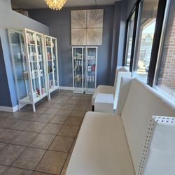 Glowtan Salon & Spa - Reception room