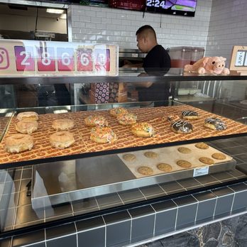 Senders - Donut display - Burgers Near Me - San Fernando, California Senders - Donut display - Burgers Near Me - San Fernando, California