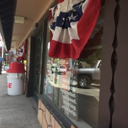 Lake Drive Hardware - View from the sidewalk