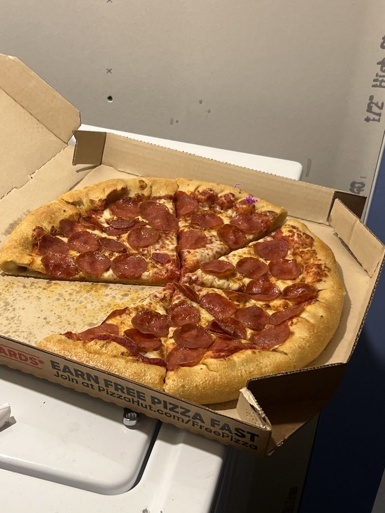 PIZZA HUT Updated September 2024 2105 Candee St, Greensburg