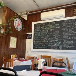 The Breeze & Castine Variety - Good ambiance