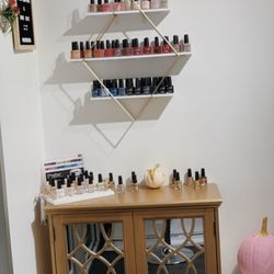 Beau & Chic - Only the best long wear polishes, Vinylux !