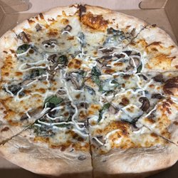 Underdog pizza - "Extra, extra, extra Ricotta on this pizza????