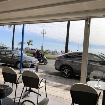 Le Cocodile - Plenty of nice seating space to see the water. - French Near Me - Nice, 06