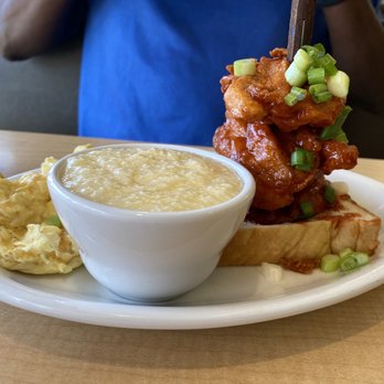 Peach's Restaurant - Grits, chicken, scrambled eggs and a toast! - American Near Me - Chicago, Illinois Peach's Restaurant - Grits, chicken, scrambled eggs and a toast! - American Near Me - Chicago, Illinois
