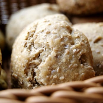 Velicious - Dinkelbrötchen mit Sesam - Cafes Near Me - Berlin, BE Velicious - Dinkelbrötchen mit Sesam - Cafes Near Me - Berlin, BE