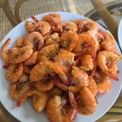 Capn'willis Seafood Market - 2 lbs of steamed shrimp half medium half large They steamed it for us in store Delicious!