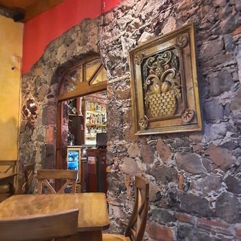 Gombos - Pizza Near Me - San Miguel de Allende, GUA
