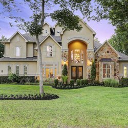 Christo's Courtesy Lawn and Landscape Services