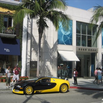 TMZ Tours - Bugatti on Rodeo Dr. getting A LOT of attention. LOL - Bus Tours Near Me - Hollywood, California