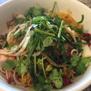 Huong Tra - #30 mi kho thap cam (seafood & bbq pork w/ dry egg noodle) - Vietnamese Near Me - Richmond, California Huong Tra - #30 mi kho thap cam (seafood & bbq pork w/ dry egg noodle) - Vietnamese Near Me - Richmond, California