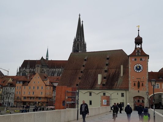 Steinerne Brücke by null
