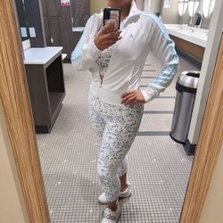 LA Fitness - Gotta have a bathroom gymfie! Lol