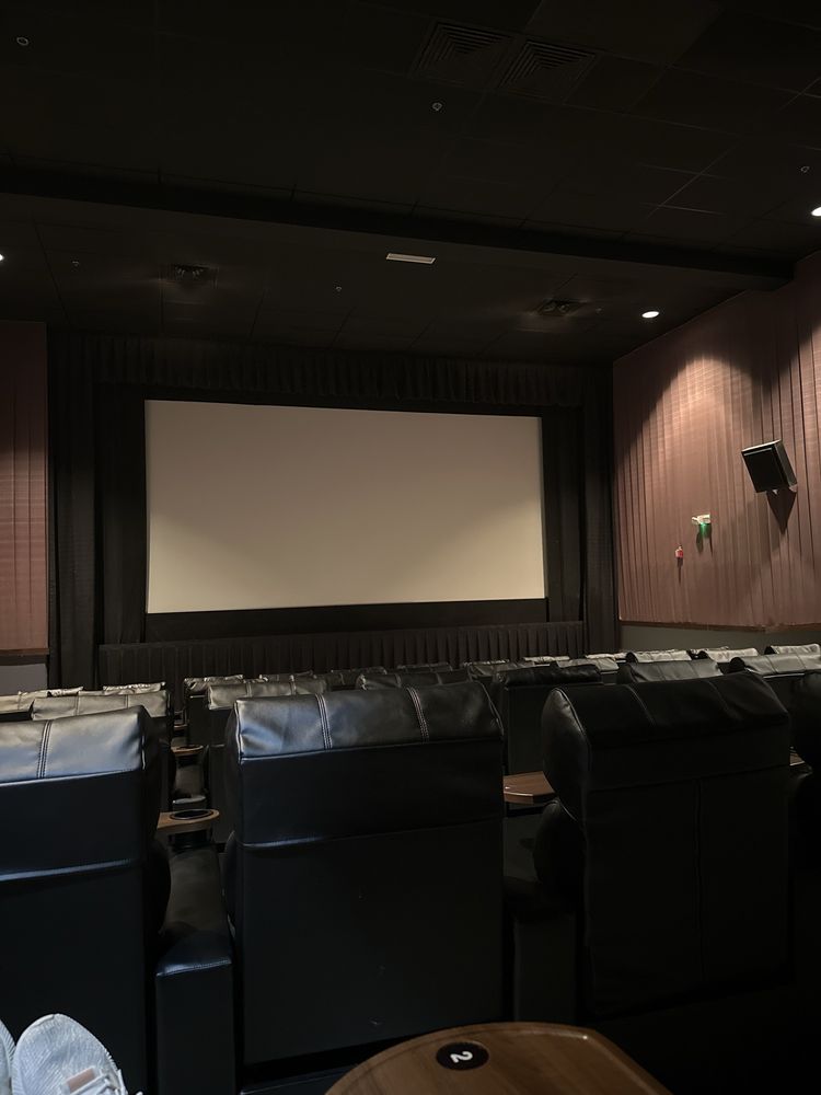Riverdale 10  VIP Cinema