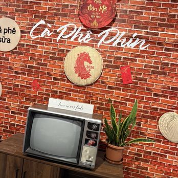 Ca Phe Phin - Another throwback TV with an amazing backdrop - Coffee & Tea Near Me - Sacramento, California