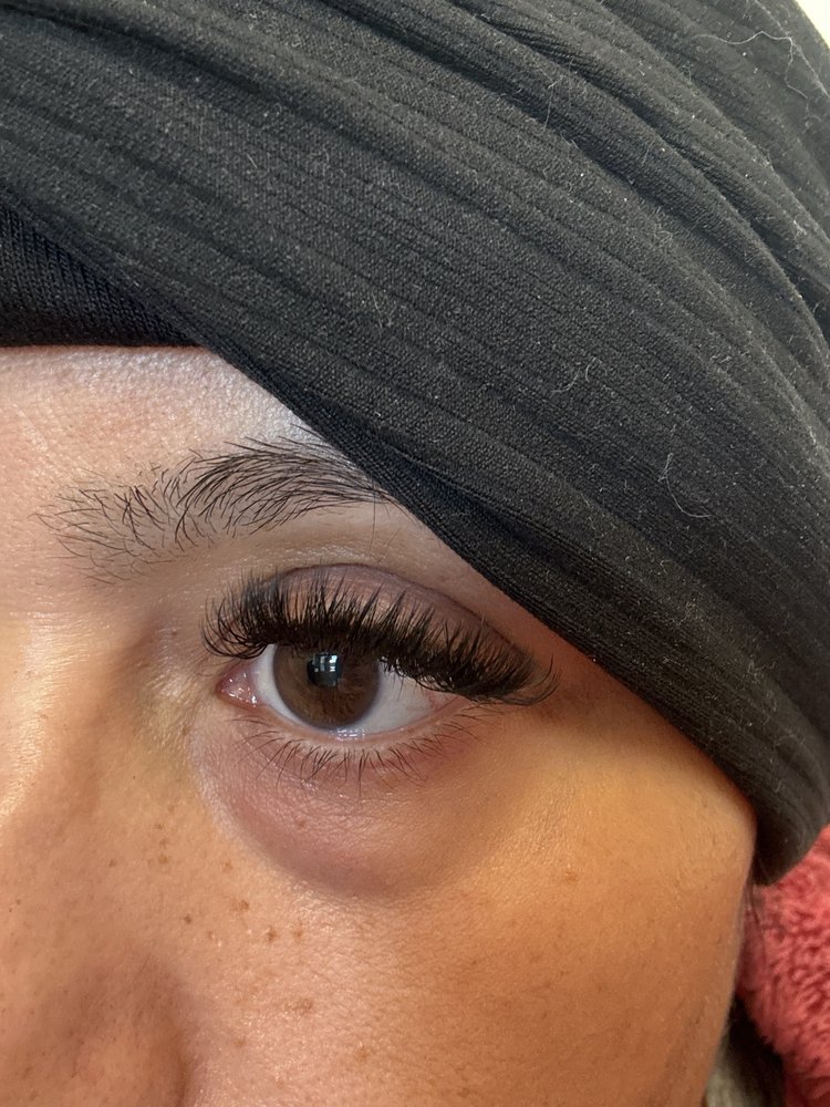Stari Eyed Beauty Logo