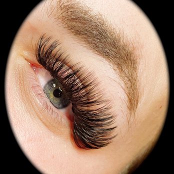 Luna LashOut - Dark Volume - Eyelash Service Near Me Luna LashOut - Dark Volume - Eyelash Service Near Me