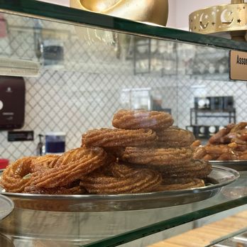 Suzie's Pastry Shoppe - Amazing whatever they're called - Bakeries Near Me - Houston, Texas