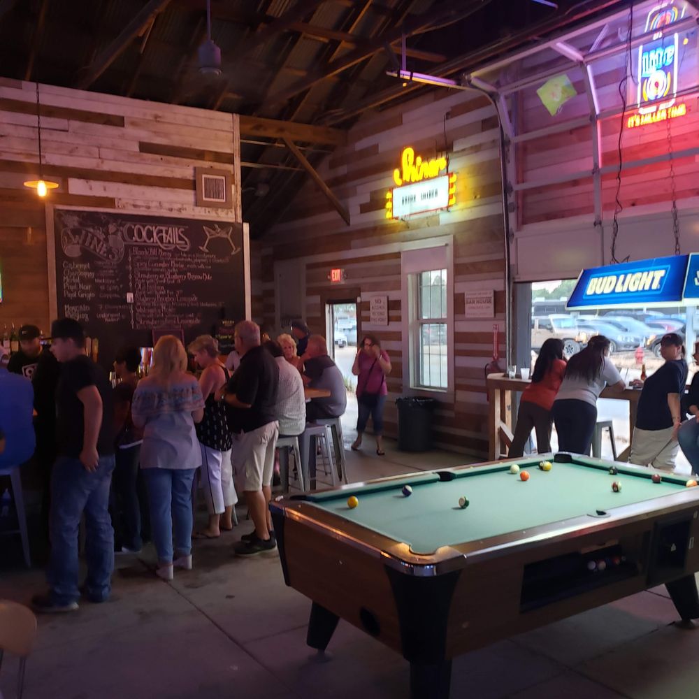 Old Main Icehouse - Sports Bars Near Me - Cibolo, Texas