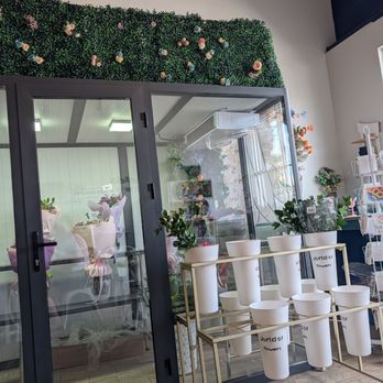 De Coffee Bloom - Their flower shop area with bouquets for sale - Coffee & Tea Near Me - Trinity, Florida De Coffee Bloom - Their flower shop area with bouquets for sale - Coffee & Tea Near Me - Trinity, Florida