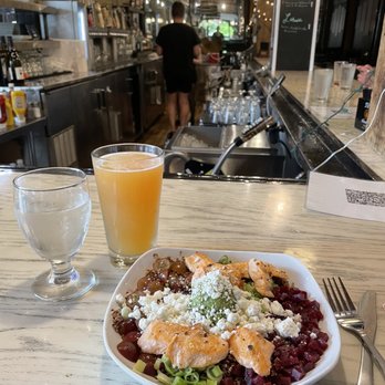 BrickYard Tavern - Healthy harvest - American Near Me - Grand Rapids, Michigan