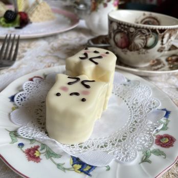 Lovejoy's Restaurant & Tea Room - Petit Four - Tea Rooms Near Me - Florence, Oregon
