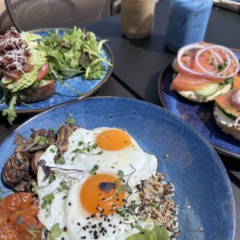 Soul Grind Coffee Roasters - Bali Bowl,  Bacon & Avocado Toast Smoked Salmon Toast - Coffee & Tea Near Me - Pacifica, California