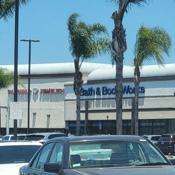 Escondido Promenade - Palomar Jewelers and Bath & Body Works - Shopping Centers Near Me - Escondido, California Escondido Promenade - Palomar Jewelers and Bath & Body Works - Shopping Centers Near Me - Escondido, California