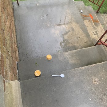 Chikago Pizzeria - the steps leading up to the patio - Pizza Near Me - Chicago, Illinois