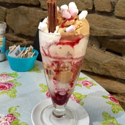 CHILL @ The Cowshed - Sundae!