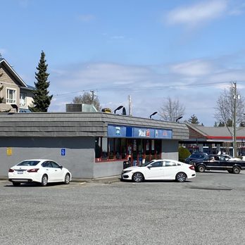 Circle K - several cars parked in a parking lot - Grocery Near Me - Surrey, British Columbia Circle K - several cars parked in a parking lot - Grocery Near Me - Surrey, British Columbia