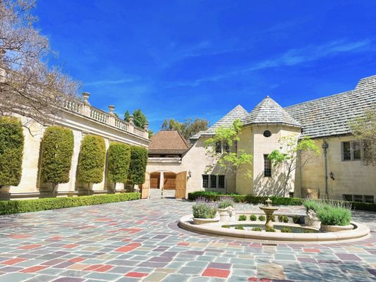 Greystone Mansion & Gardens: The Doheny Estate by null
