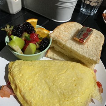 Vic's - Breakfast & Brunch Near Me - Martinez, California