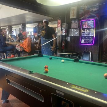 Wally's Corner - Bars Near Me - Alameda, California